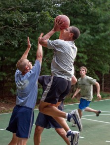 Barack_Obama_basketball_at_Martha's_Vineyard